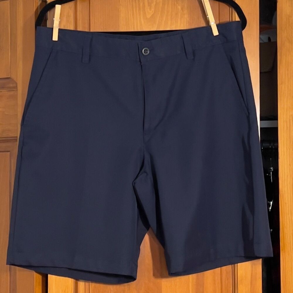 IZOD GOLF Men’s Navy Blue Performance Shorts Size 33 Chino 9" Inseam